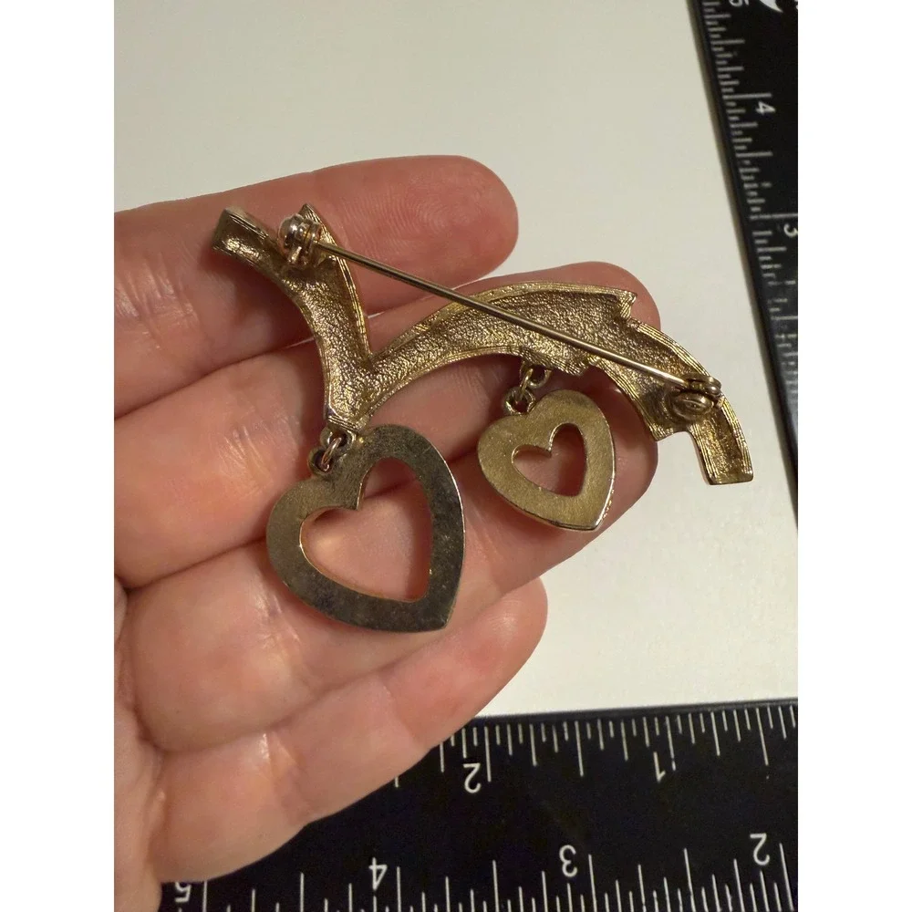 Vintage Gold Tone Faux Pearl Heart Dangle Brooch Pin Romantic Curved‎ Bar Design